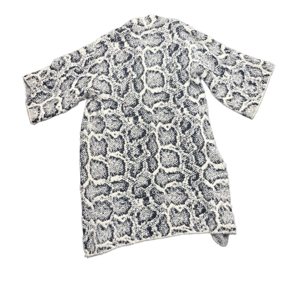 Anthropologie Akemi + Kin Sigrid Fuzzy Snake Skin Kimono Cardigan Boho Soft OS - Picture 4 of 6